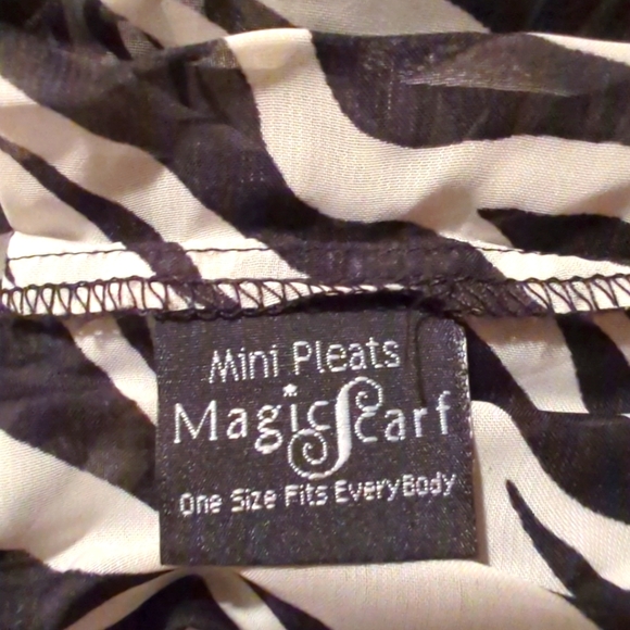 Magic Scarf Womens One Size Top Polyester Animal Print 1/2 Sleeves V-Neck NWOT - Picture 8 of 11
